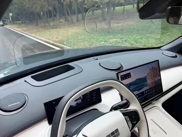 Geely Galaxy Starship 7 EM-i — Фото автомобиля 7