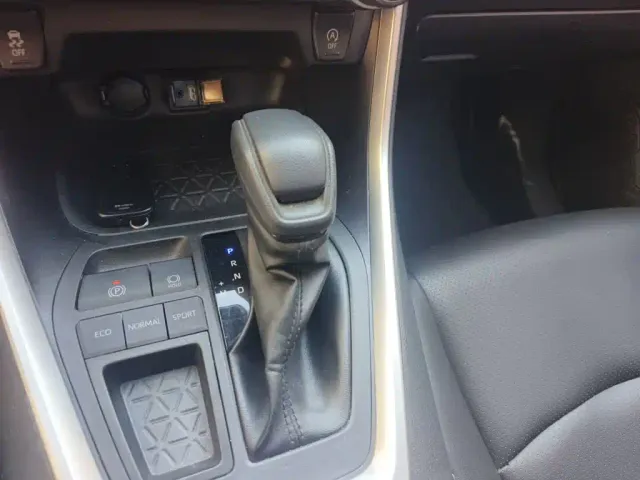 Toyota RAV4 — Фото автомобиля 10