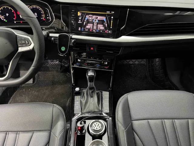 Volkswagen Passat — Фото автомобиля 11