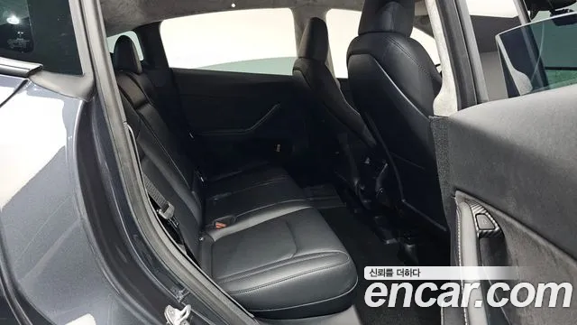 Tesla Model Y — Фото автомобиля 17