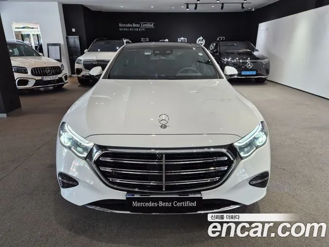Mercedes-Benz E-Class — Фото автомобиля 3