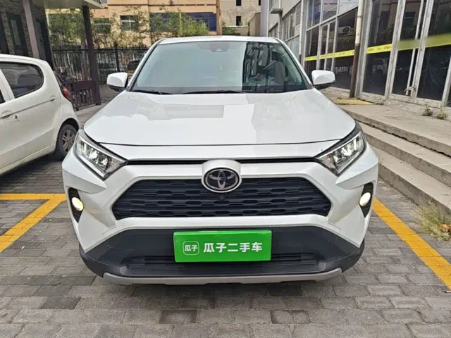 Toyota RAV4 — Фото автомобиля 2