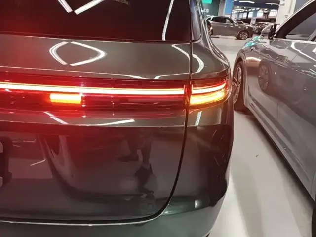 Li Auto L9 — Фото автомобиля 7