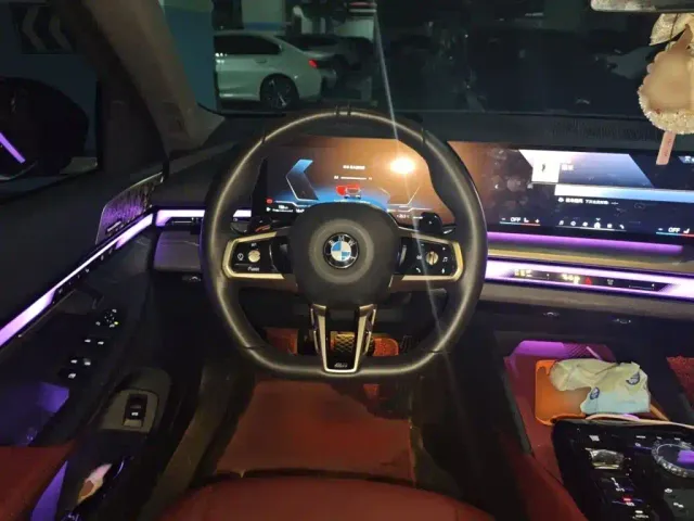 BMW BMW 5 Series 2025 530Li Premium M Sport Package — Фото автомобиля 2