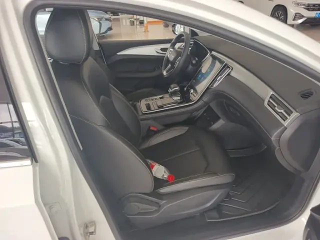 Roewe i6 MAX EV — Фото автомобиля 24