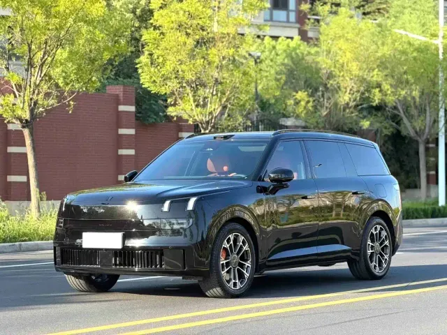 Фотография автомобиля — Lynk & Co 900
