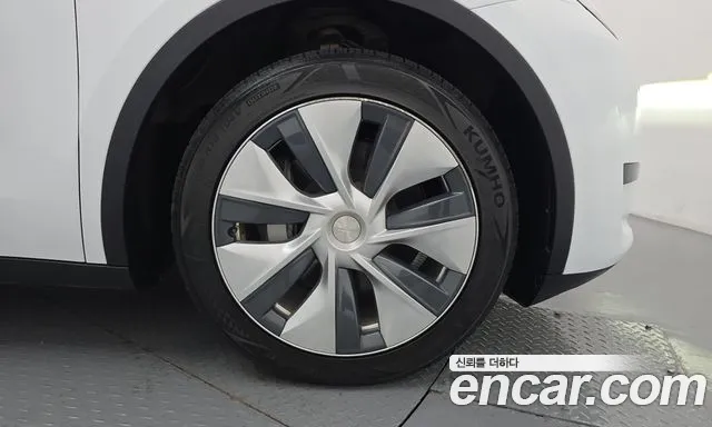 Tesla Model Y — Фото автомобиля 6