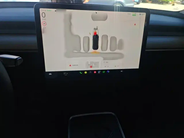 Tesla Model Y — Фото автомобиля 3