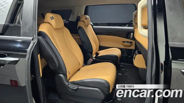 Kia Carnival Generation 4 — Фото автомобиля 16