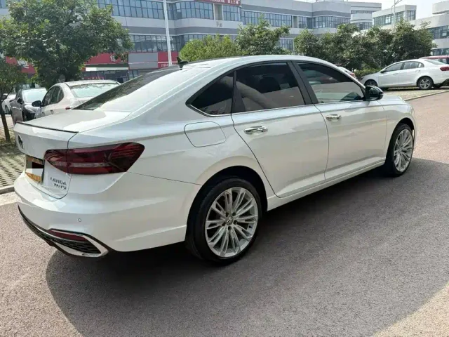 Volkswagen Lavida — Фото автомобиля 7