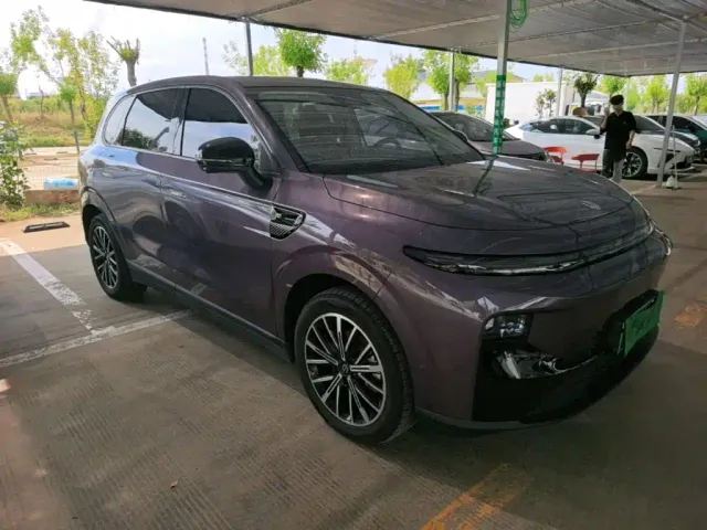 Leapmotor B10 — Фото автомобиля 3