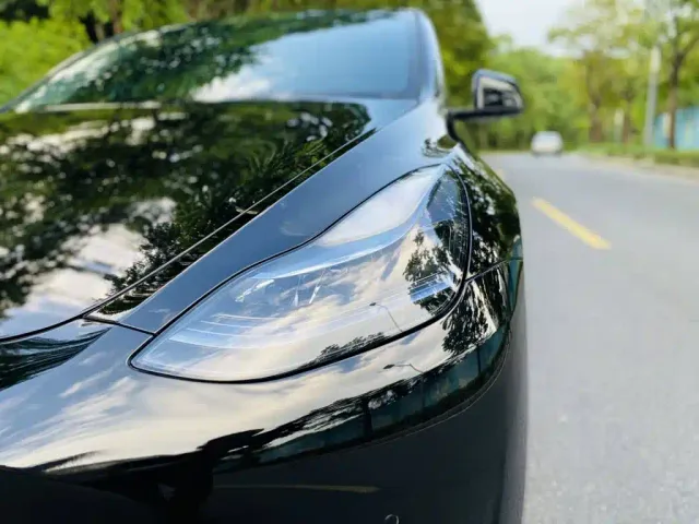 Tesla Model Y — Фото автомобиля 12