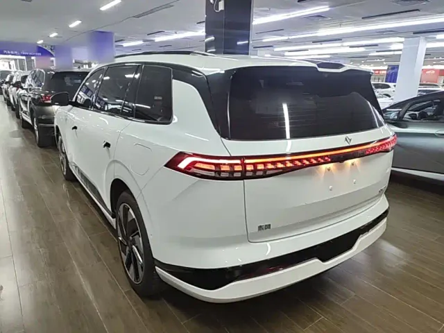 Dongfeng eπ 008 — Фото автомобиля 4
