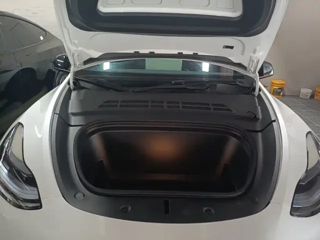 Tesla Model Y — Фото автомобиля 19