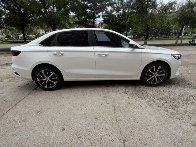 Geely Emgrand — Фото автомобиля 7
