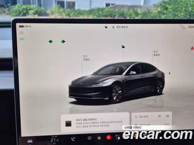Tesla Model 3 — Фото автомобиля 11