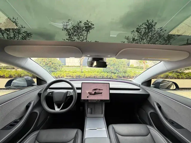 Tesla Model 3 — Фото автомобиля 10