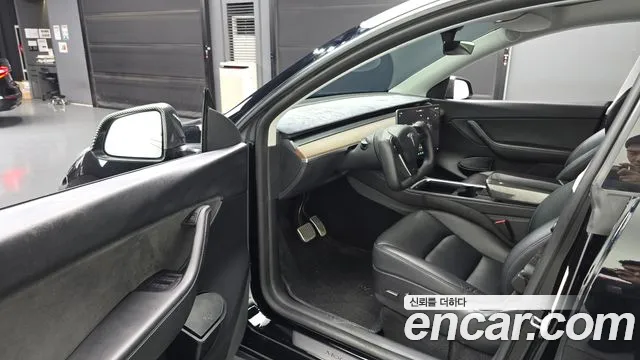Tesla Model Y — Фото автомобиля 7