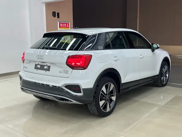 Audi Q2L — Фото автомобиля 6