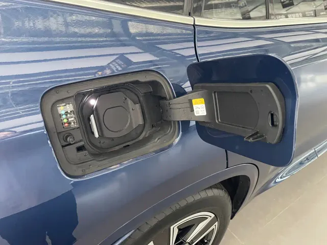 BMW iX3 — Фото автомобиля 13