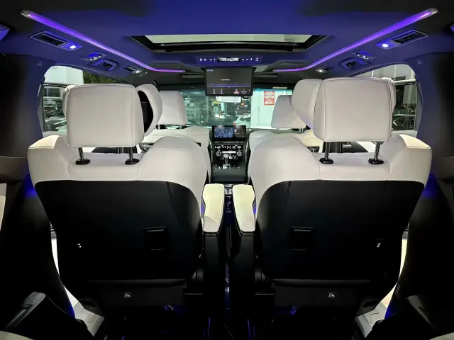 Lexus LM — Фото автомобиля 7
