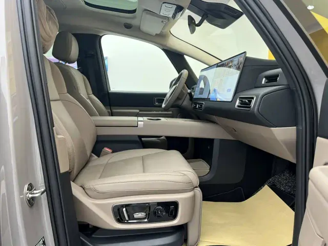Li Auto MEGA — Фото автомобиля 18