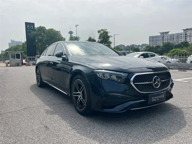 Mercedes-Benz E-Class — Фото автомобиля 3