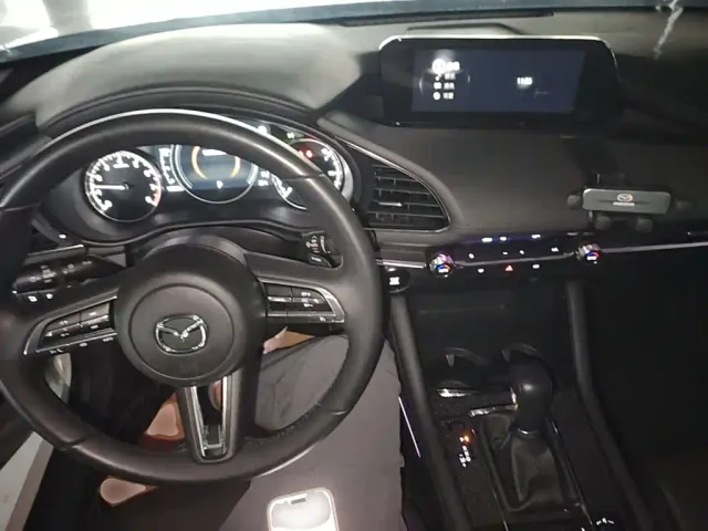 Mazda Axela — Фото автомобиля 9