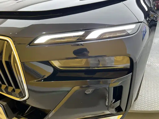 BMW 7 Series — Фото автомобиля 8