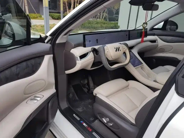 IM Motors LS6 — Фото автомобиля 12
