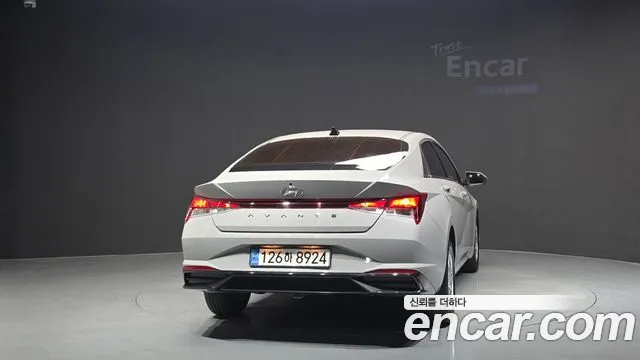 Hyundai AVANTE Avante (CN7) — Фото автомобиля 4