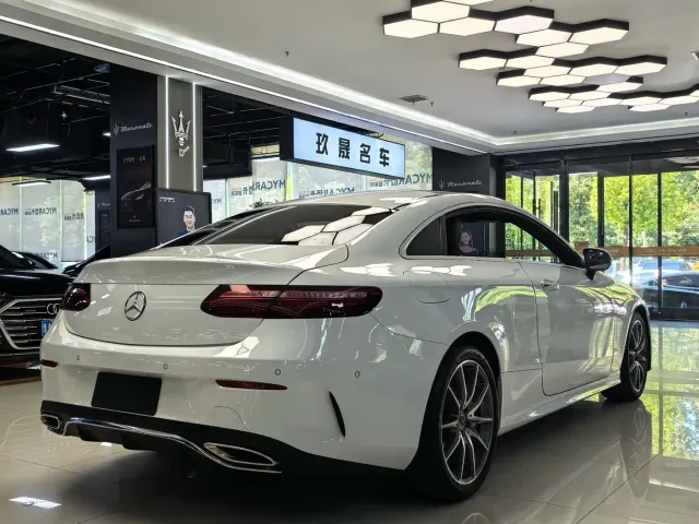 Mercedes-Benz E-Class — Фото автомобиля 9