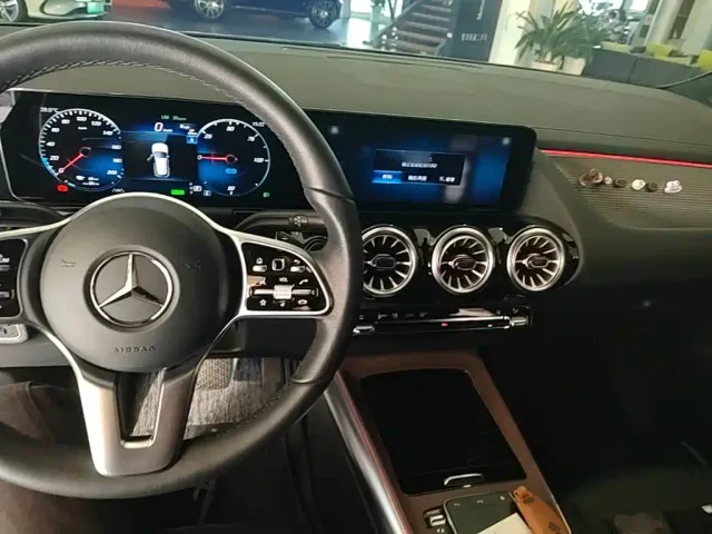 Mercedes-Benz EQA — Фото автомобиля 13
