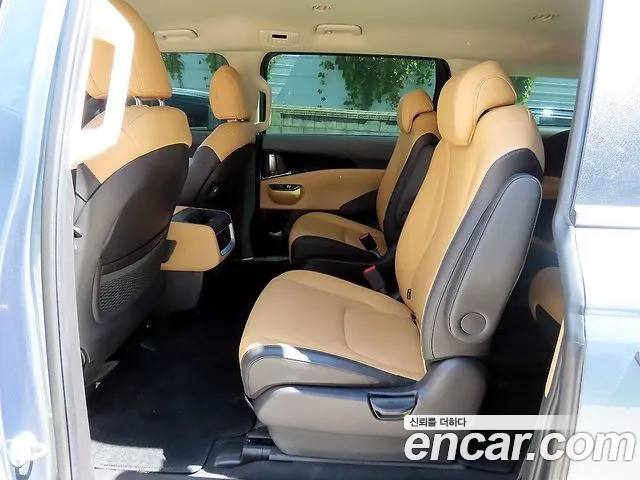 Kia Carnival Generation 4 — Фото автомобиля 6
