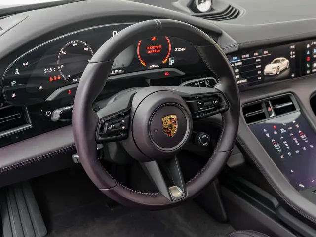 Porsche Taycan — Фото автомобиля 21