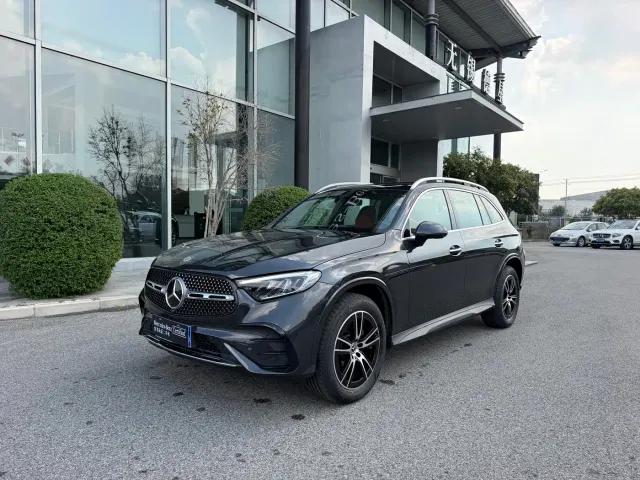 Фотография автомобиля — Mercedes-Benz GLC-Class