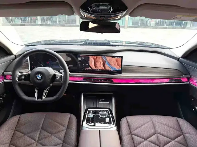 BMW 7 Series — Фото автомобиля 10
