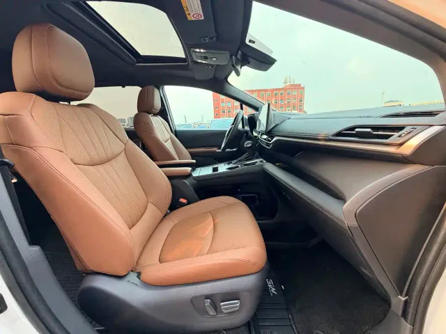 Toyota Sienna — Фото автомобиля 11