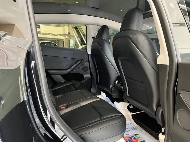 Tesla Model Y — Фото автомобиля 16