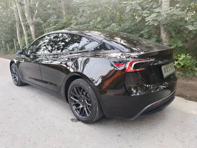 Tesla Model 3 — Фото автомобиля 6