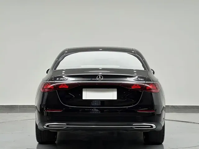Mercedes-Benz E-Class — Фото автомобиля 7