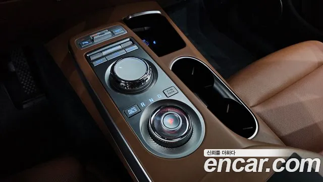 Genesis GV70 — Фото автомобиля 9