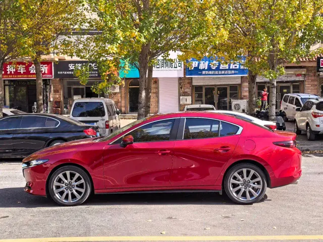 Mazda Axela — Фото автомобиля 3