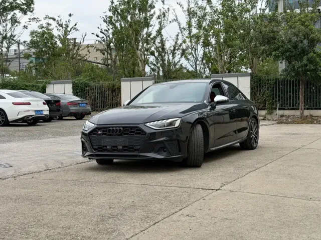 Фотография автомобиля — Audi S4