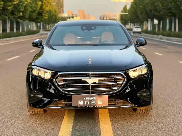 Mercedes-Benz E-Class — Фото автомобиля 2