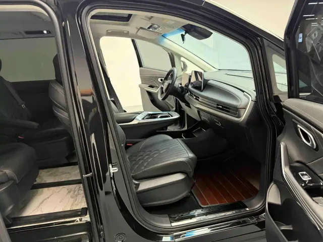 Maxus G90 — Фото автомобиля 10