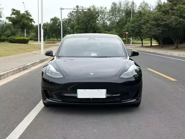 Tesla Model 3 — Фото автомобиля 3