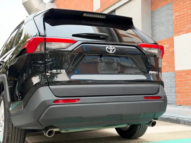 Toyota RAV4 — Фото автомобиля 26