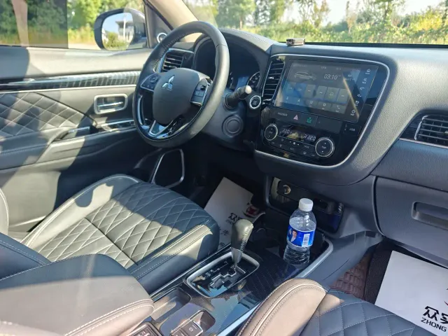 Mitsubishi Outlander — Фото автомобиля 23