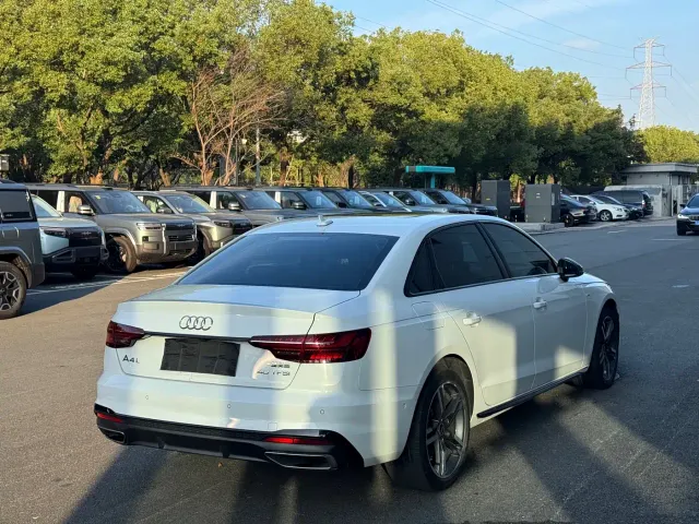 Audi A4L — Фото автомобиля 18